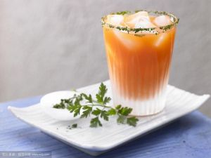 芹菜菠菜胡萝卜汁_助消化降压好帮手
