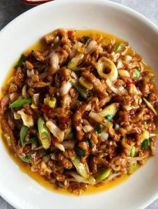 肉丝可以跟哪些一起炒_家常炒肉丝，搭配多样美味可口！
