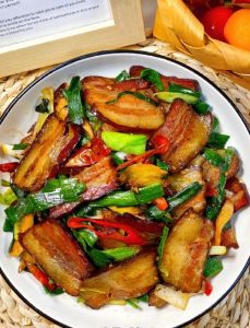 自制腊肉蒸多长时间_温水泡腊肉，斜切蒸着吃