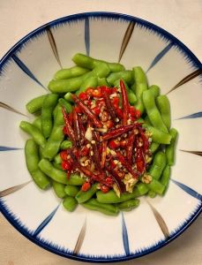 毛豆凉拌煮几分钟就熟了_家常凉拌毛豆，火候到位，鲜甜爽口！
