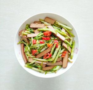 芹菜一般煮几分钟熟_芹菜水煮多久熟？3-5分钟营养又美味