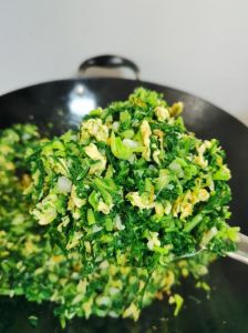 炒萝卜叶如何焯水吗_清洗焯水炒萝卜叶，脆香美味营养高