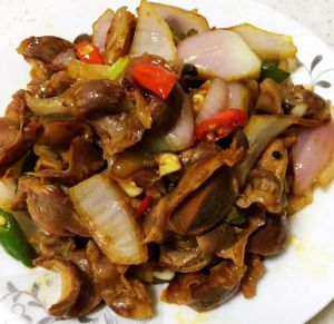 炒鸡胗用焯水吗_家常炒鸡胗，去腥入味做法
