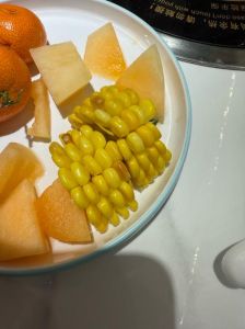 黄玉米煮熟后变褐色_蒸玉米变红褐色正常，发黑有风险