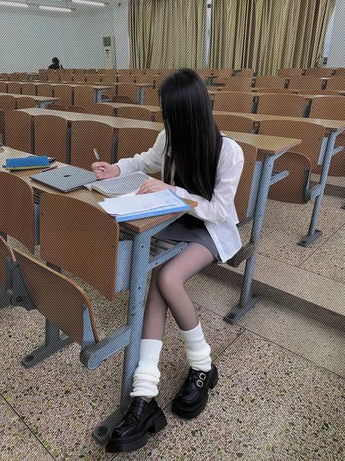 技校女学生日常生活点滴:探索学习与成长的精彩瞬间 技校女学生日常生活点滴:探索学习与成长的精彩瞬间