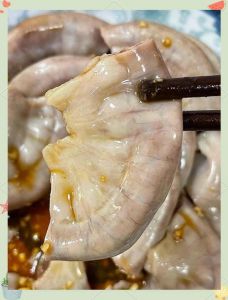 怎样灌猪肉粉肠_肥瘦821，香料调味，水煮熏干