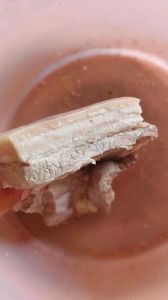 怎样炸的扣肉皮不硬_炸出虎皮酥脆扣肉，软糯肉质这样做！