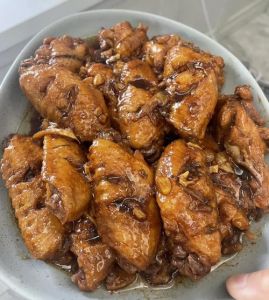 家常炖鸡翅根图解_红烧鸡翅根，肉嫩味美，做法简单，拌饭绝配！