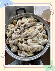 猪大肠怎么处理能去味_浸泡盐搓面粉醋玉米面