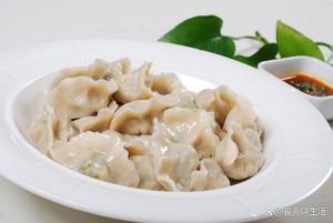冻饺子是冷水下锅吗_温水煮冻饺，防粘皮馅分离