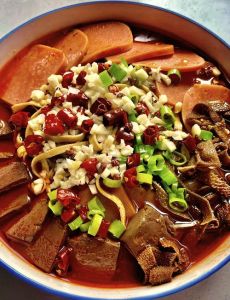 毛血旺食材都有啥_重庆毛血旺，在家做就选对食材，炒出红油汤底，现做现吃香！
