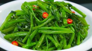 空心菜要不要焯水再炒_空心菜炒或焯？保持脆嫩巧选择