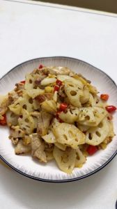 莲藕炒菜十五分钟能熟吗_炒莲藕5-10分钟，脆糯口感看火候！