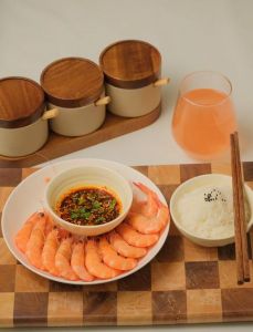 白煮虾蘸料汁的做法_白煮虾蘸料汁，蒜蓉小米椒，鲜美又下饭！