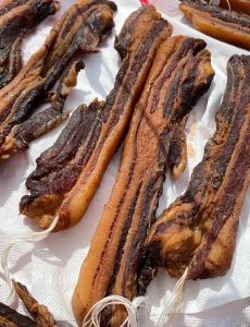 买的腊肉是熟的吗_蒸腊肉紧实，煮腊肉软嫩，记得温水泡去盐！