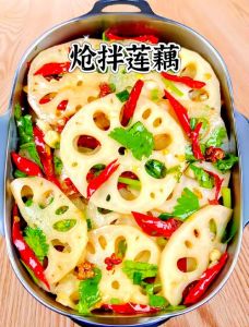凉拌藕片需要焯水吗_夏日凉拌藕片，焯水是关键，调料有讲究！