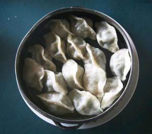 生饺子要蒸多久才熟_蒸饺多久熟？看馅料大小皮厚，冷冻要延时