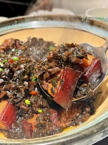 梅菜炒肉的做法_梅菜炒肉，肥瘦相间，梅干菜入味！