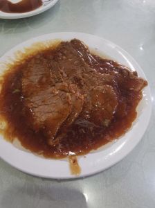 扒牛肉条的家常做法清真_牛肉切煮酱技巧，家常菜更香