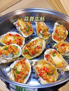 正宗生蚝蒜蓉酱制作方法_蒜蓉酱蒸海鲜拌面，蒜香浓郁，做法简单！
