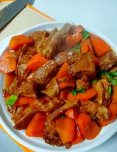 羊肉焖子做法_绿豆淀粉焖子配羊肉，夜宵佳品