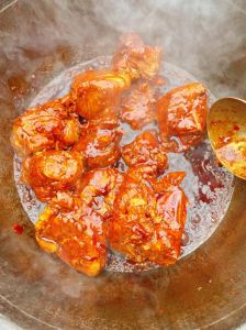 大骨头蘸料汁的制作方法_选骨去腥酱香酥烂收汁