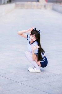 融合内操体操服与jk制服风格的双马尾造型——日系美食文化中的少女时尚变迁与审美影响