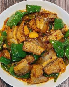 炒回锅肉的家常做法_家常回锅肉，香辣解馋！
