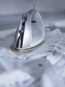老式白威电熨斗使用方法_老式电熨斗使用及保养全攻略