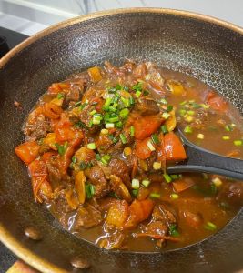 西红柿炖牛肉的做法_番茄炖牛肉要嫩滑，选对坑腩是关键！