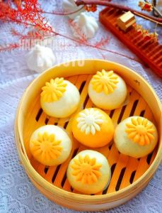 莲蓉包子的做法_香甜软糯，暖心暖胃！