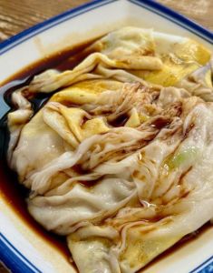 广式肠粉做法_火候配比香油，肉馅米浆蒸制技巧