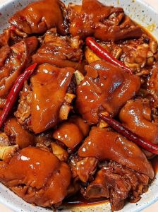 酱猪蹄的正宗做法_选对料，控火候，味道好