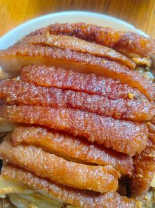 已经炸好的扣肉怎么炒_炸扣肉肥而不腻，蒸炒皆宜，关键起皮！