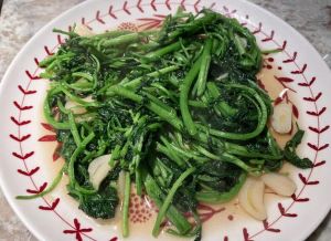 清炒西洋菜的做法_天然清肺，快炒脆爽