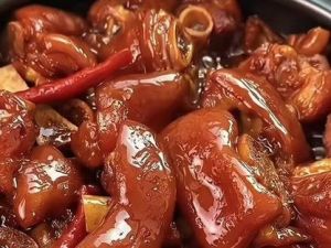 猪拐骨是哪个部位图片_酱骨架料猪拐骨，炖软糯弹牙