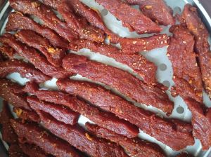 腊牛肉干家常做法_自制腊牛肉干，暖心暖胃，美味又有趣！