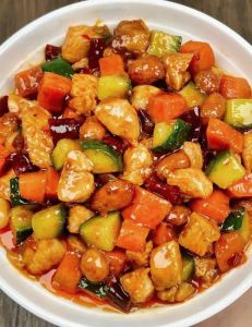 猪肉丁怎么炒嫩_选里脊腌对法快炒有秘诀