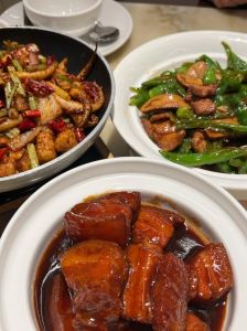小菜园的红烧肉详细做法_家常红烧肉，小菜园做法香而不腻！
