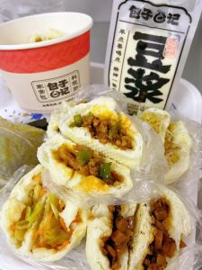 包包子肉馅怎么炒新鲜肉_大火快煸锁肉汁，葱姜蛋清腌馅香