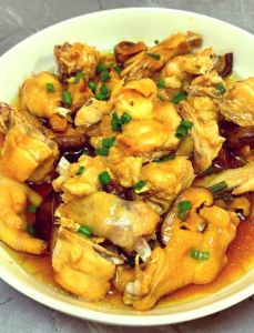 全蒸鸡做法大全家常_蒸鸡入味小窍门，盐腌冰箱等，鲜嫩可口超简单！
