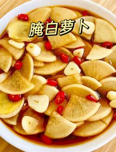 泡爽口酸辣做法白萝卜_白萝卜切丁腌酸辣，爽口开胃超简单！