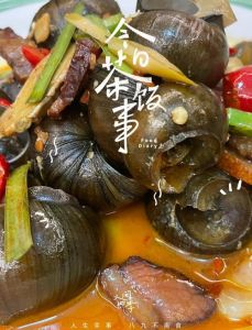 田螺的正确焯水方法_加盐油泡2-3小时清洗田螺，吐沙剪尾焯水，爆炒酱焖味佳
