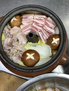 咸肉三鲜汤做法_咸肉慢煎做汤灵魂，搭配多样营养美味