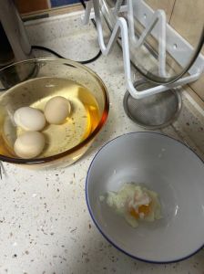 快速做温泉蛋的方法_温泉蛋做法，流心嫩滑超简单！