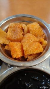 泡炸猪皮的做法_简单炸制，年夜饭香脆佳肴！