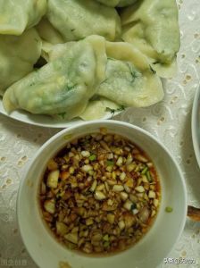 调饺子醋汁的秘制方法_蒜蓉辣椒醋汁，饺子的灵魂伴侣！