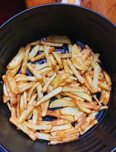 炸薯条正确做法_炸薯条金黄酥脆选对土豆是关键
