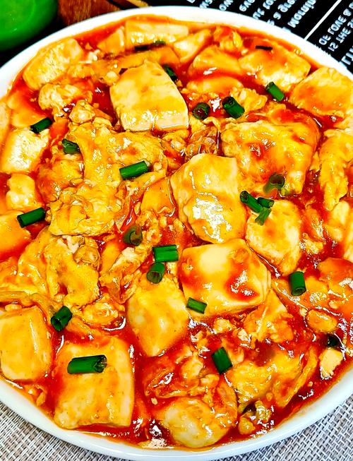 鸡蛋炖豆腐的做法_内脂豆腐炖鸡蛋，滑嫩鲜美好做法
