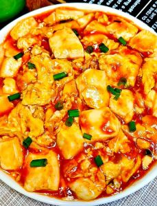 鸡蛋炖豆腐的做法_内脂豆腐炖鸡蛋，滑嫩鲜美好做法